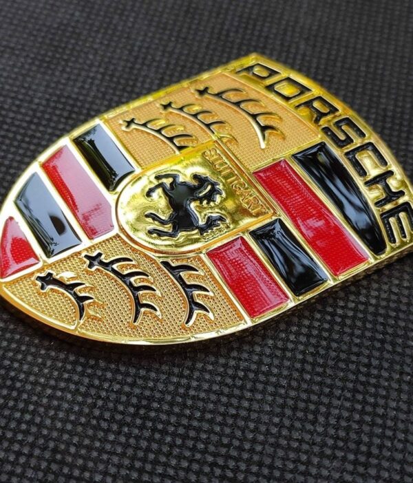 pazari4all - Αυτοκόλλητο μεταλλικό Porsche 5cm x 6,5cm Χρυσό – ΟΕΜ